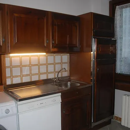 Iris Apartment *