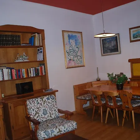 Iris Apartment *